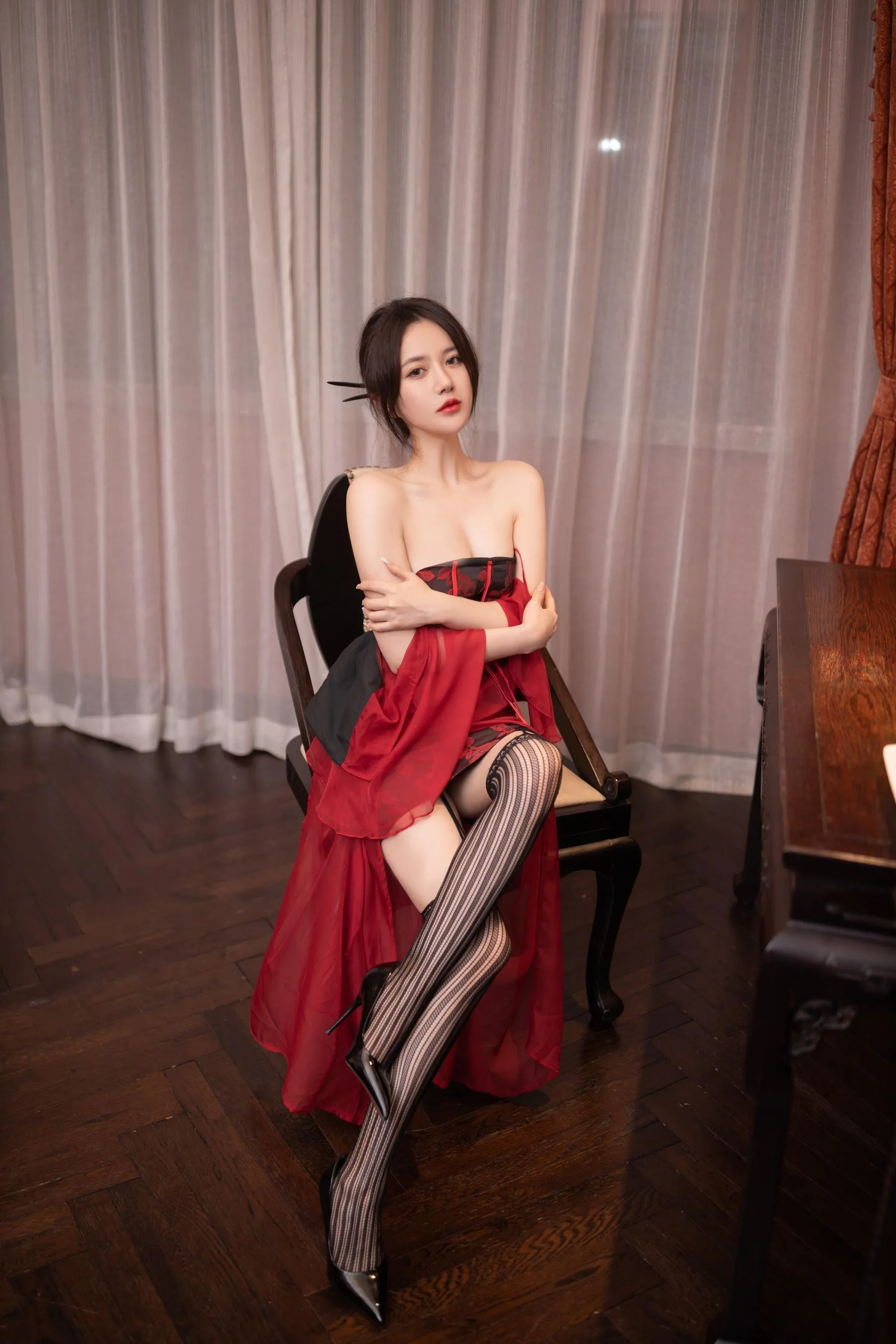 NO.0018 秀人名模鱼子酱Fish内部私购未上架《落叶有情》写真 [78P]插图7